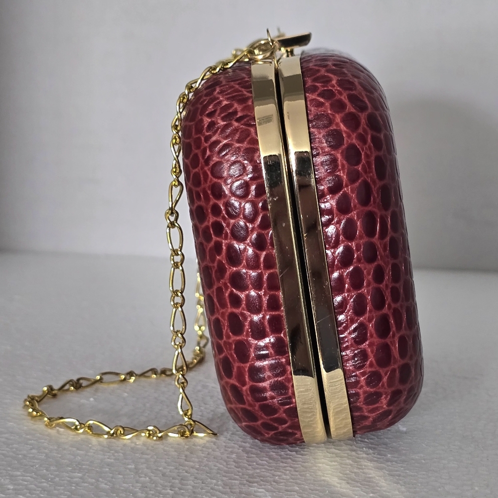 Banana Republic Burgundy Crocodile Embossed Leather Hardshell Gold Chain Clutch - Picture 2 of 8